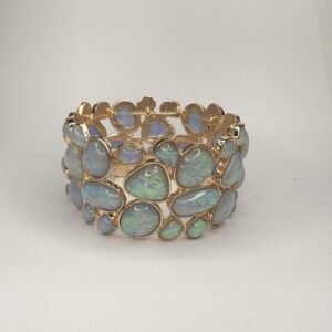 Regal Emerald Stone-Studded Bangle